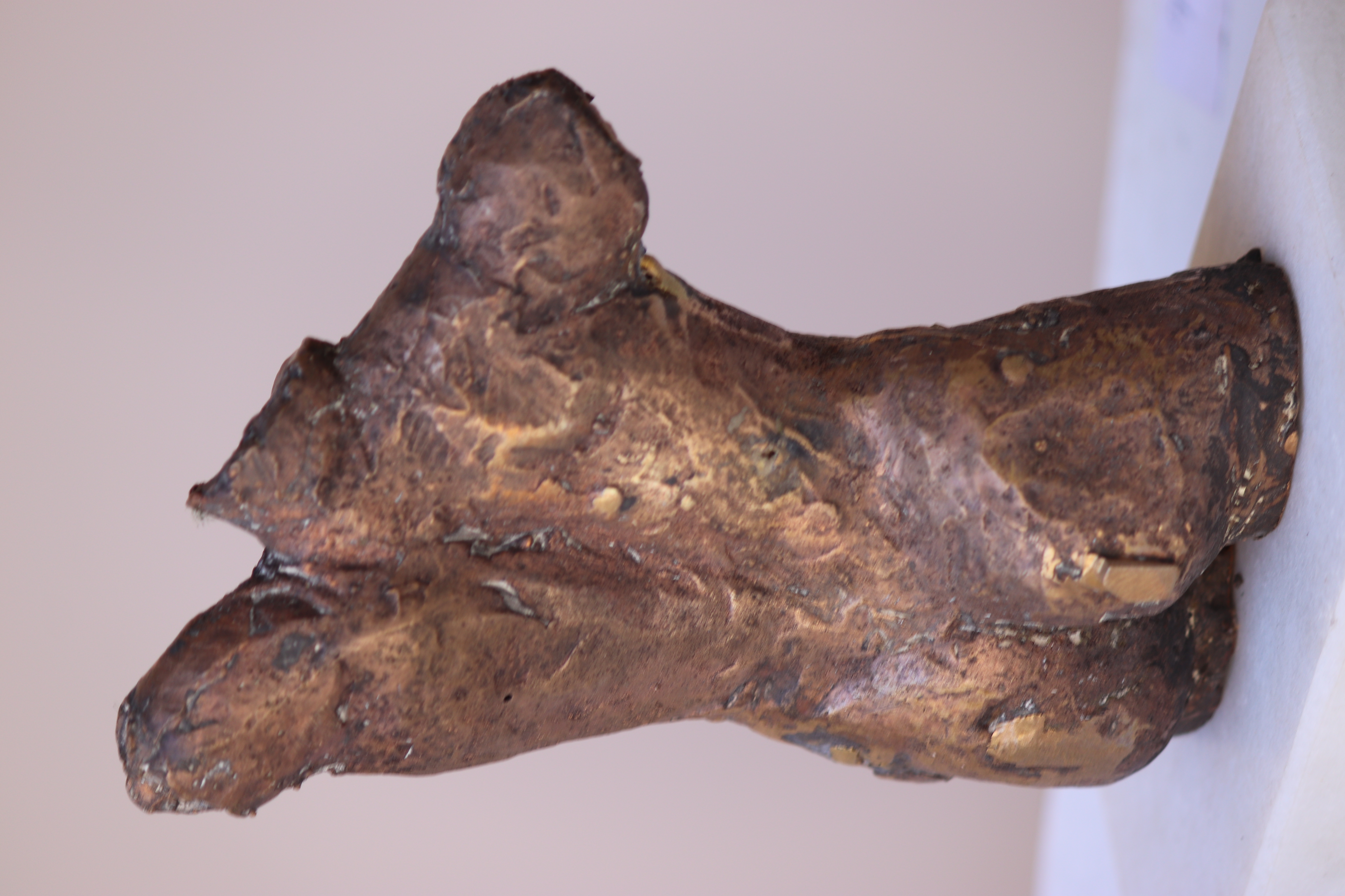 Arte,torso fundido en bronce, realizado por Juan Manuel Gutiérrez Gallardo. escultor español de Cañete de las Torres, 