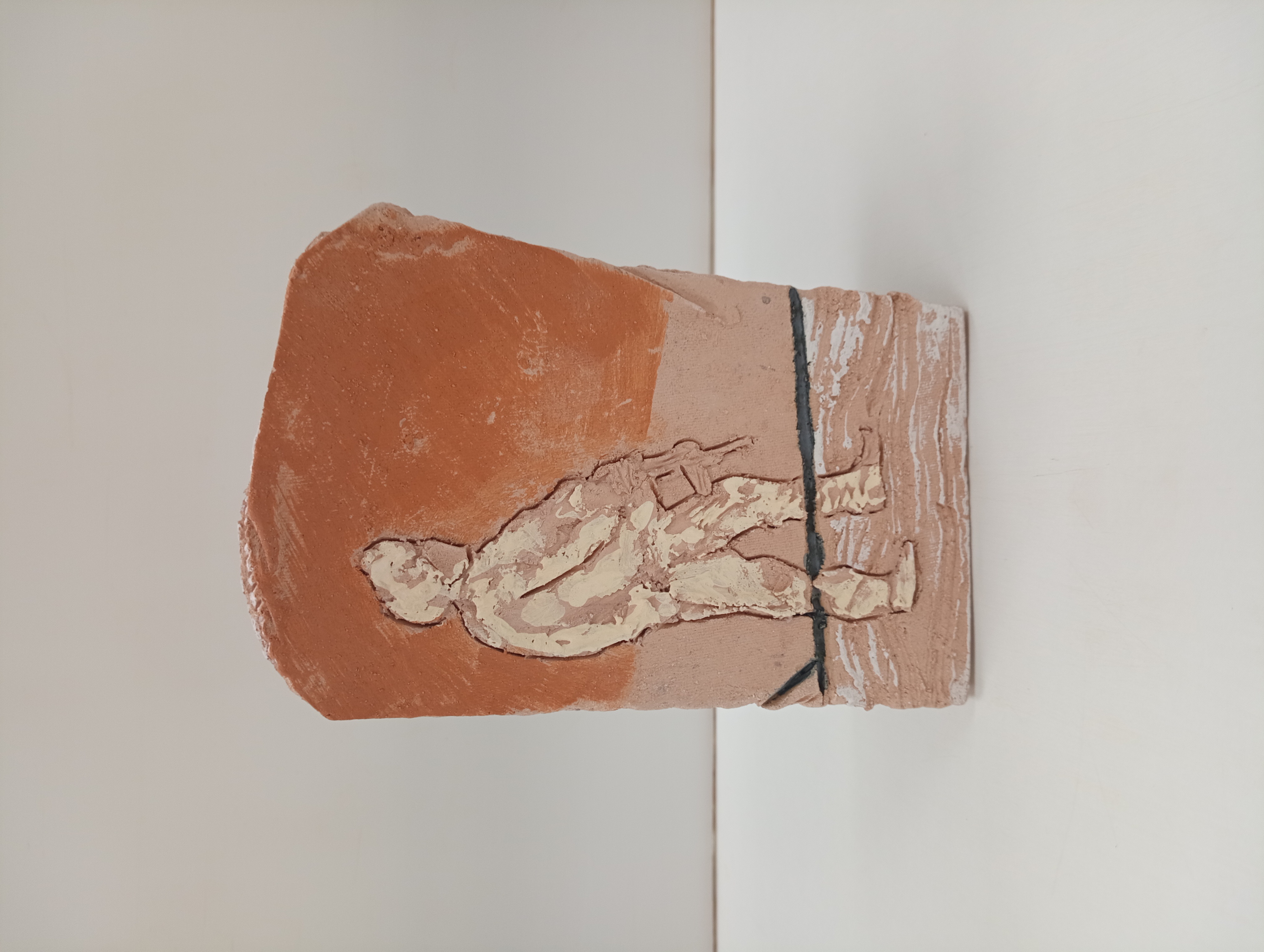 Pieza en estado de bizcocho después de la primera cocción a 980º