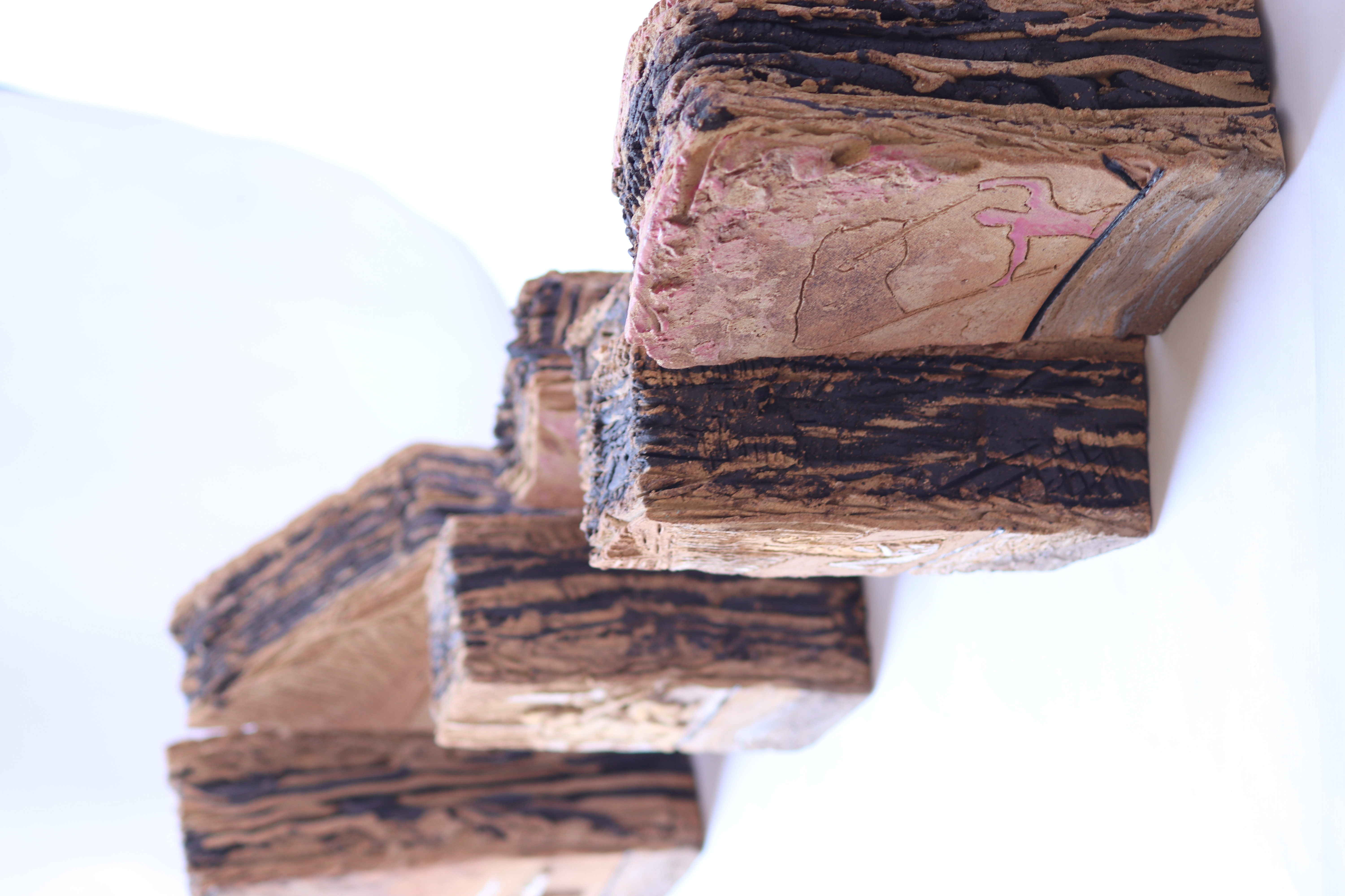 Obra de Juan Manuel Gutiérrez Gallardo. Vista de la obra terminada enfocada en la pieza nº1 del proyecto “Protesta”. Palestino armado con una honda.